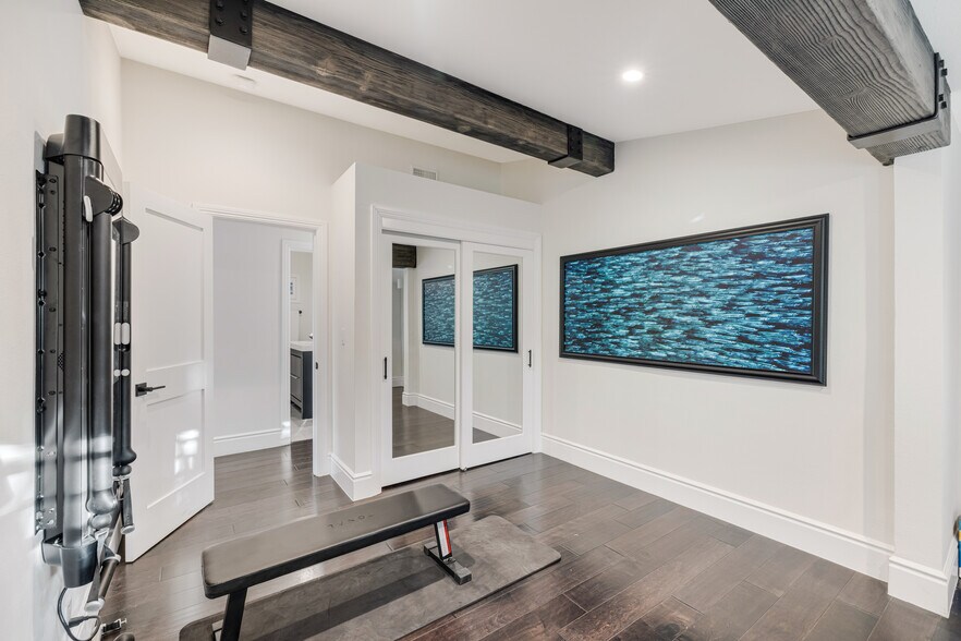 Building Photo - 16725 Oak View Dr