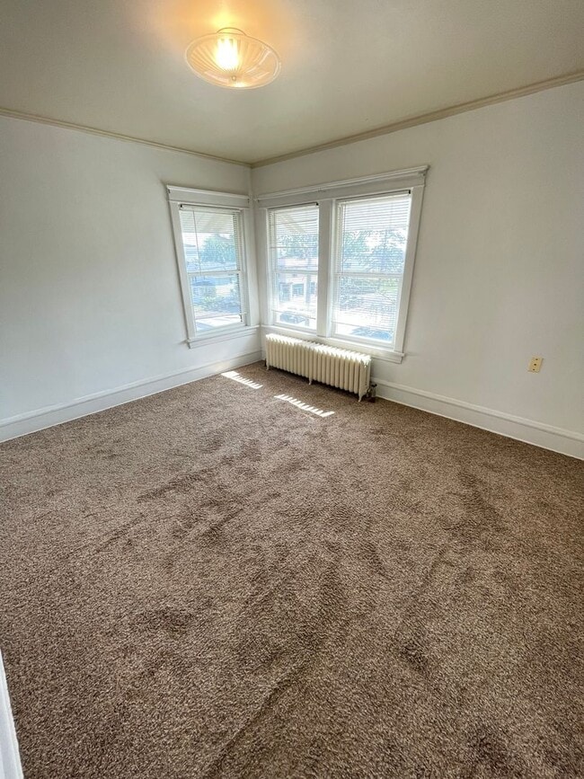 Building Photo - AVAILABLE NOW! 3 Bed/ 1 Bath Single Family...