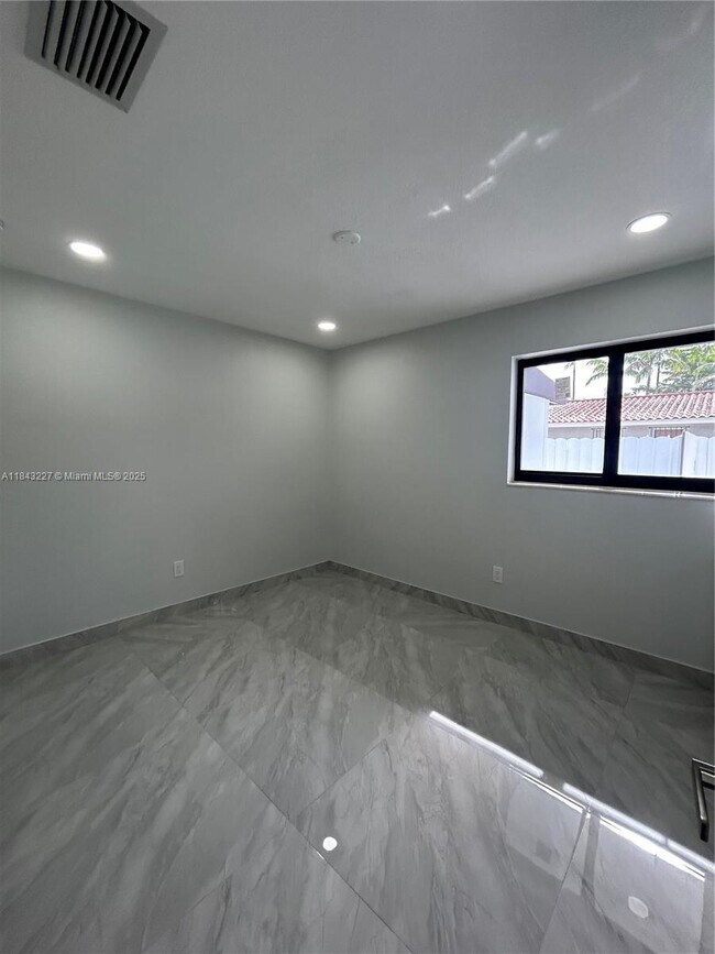 Building Photo - 3765 SW 122nd Pl