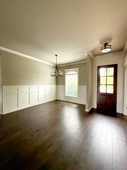 Building Photo - 3200 SW Satinwood Ave