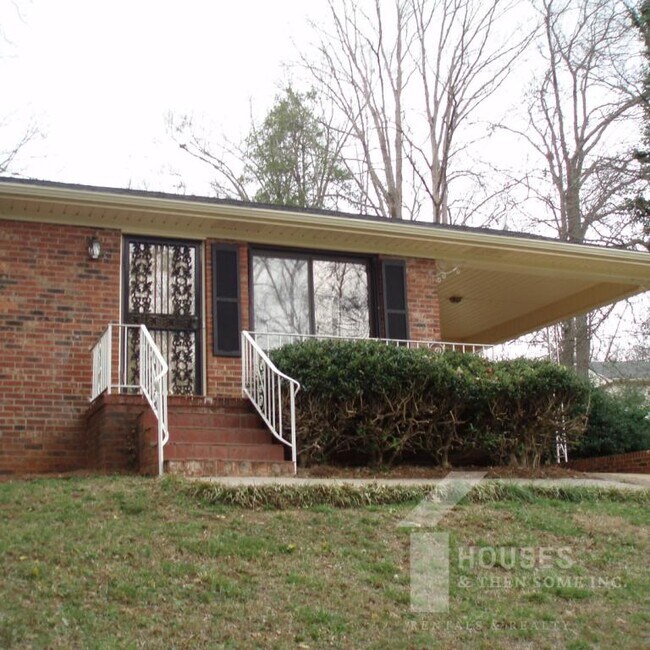 Building Photo - 27 Flower Dr