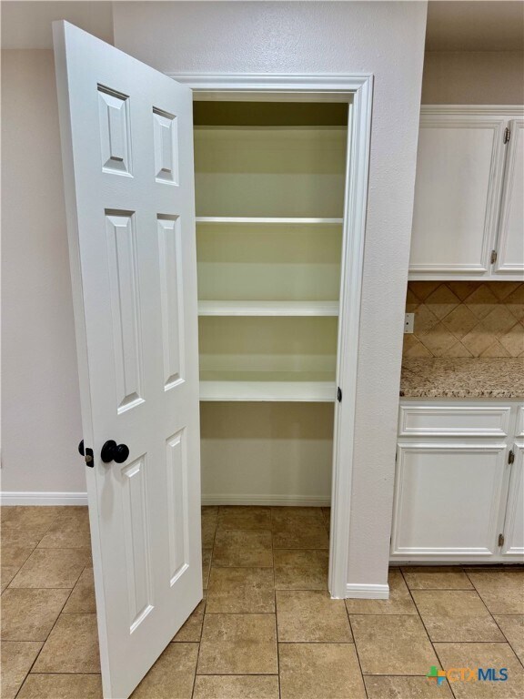 Building Photo - 210 Stone Gate Dr