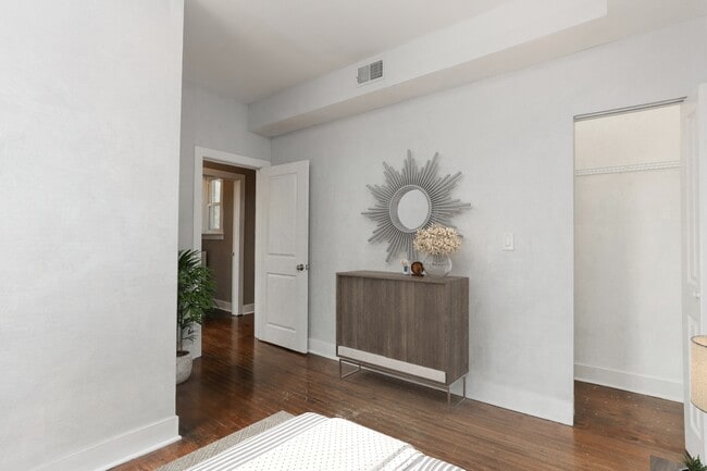 Building Photo - 2647 W Potomac Ave