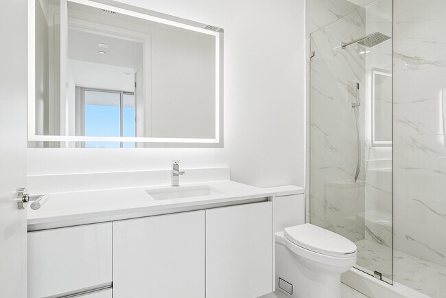 Building Photo - 220 Lake Shore Dr