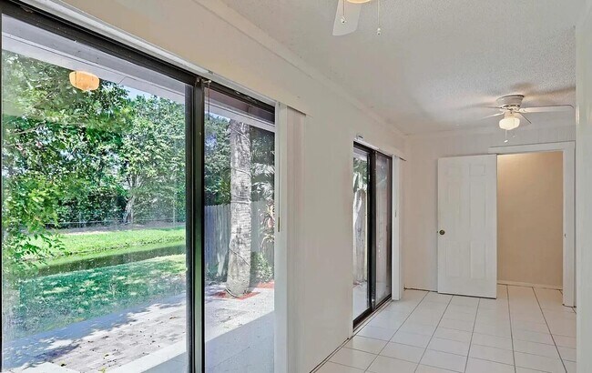 Building Photo - 9258 Green Meadows Way