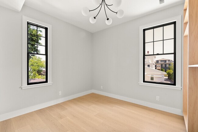 Building Photo - 34 Pinckney St