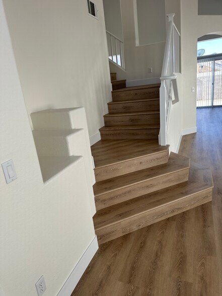 Building Photo - 9011 Aldershot Ct