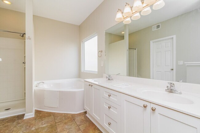 Building Photo - 2716 Bison Ct