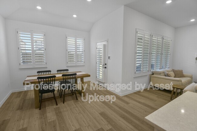 Building Photo - 702 Charity Dr