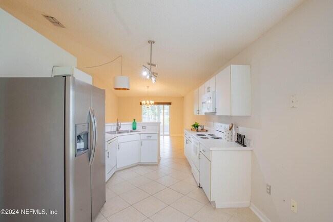 Building Photo - 3158 Ash Harbor Dr E