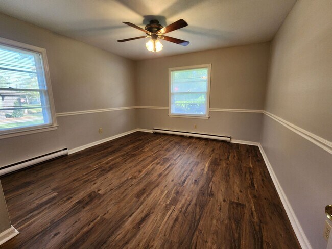 Building Photo - Spacious 4BR/2BA Brick Home with Fireplace, Large Island! NEW LVP Floors throughout!