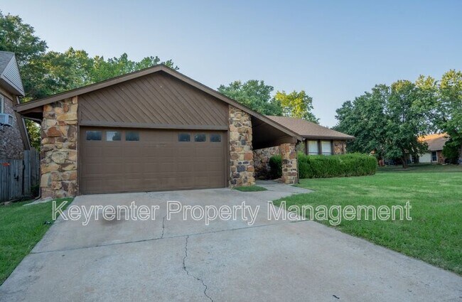 Building Photo - 1100 W Queens St