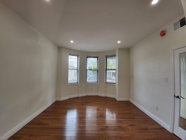 Building Photo - 447 Gregory Ave