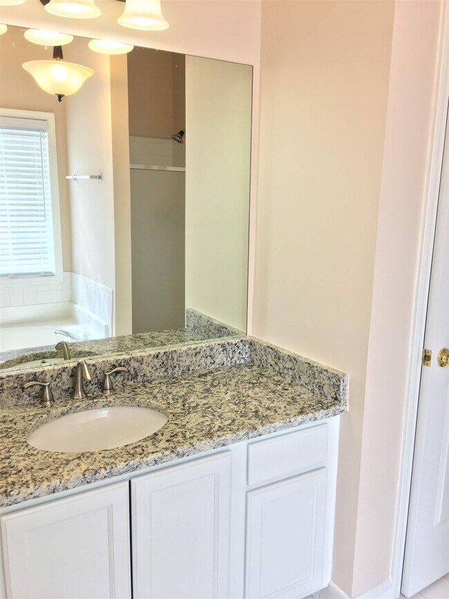 Building Photo - 111 Clarin Way