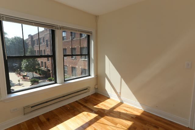 Building Photo - 633 W Cornelia Ave