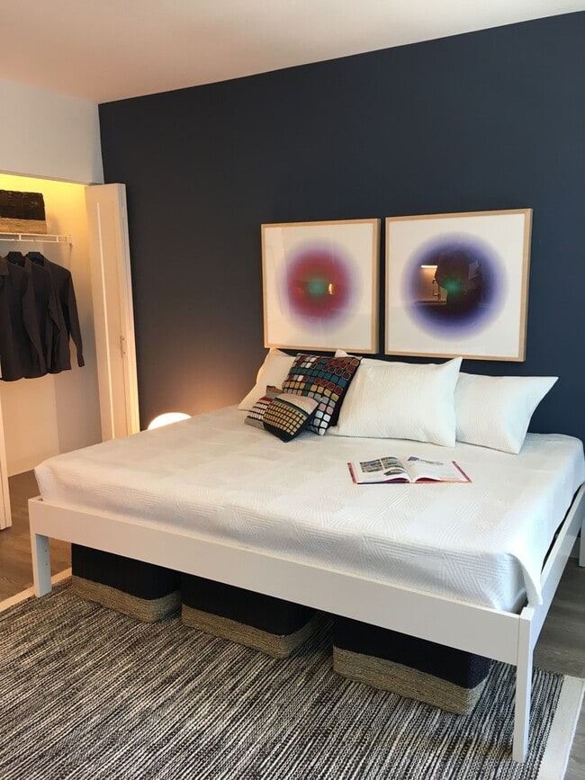 Building Photo - 637 N Wells St