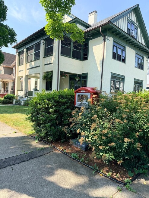 Building Photo - 62 Firglade Ave