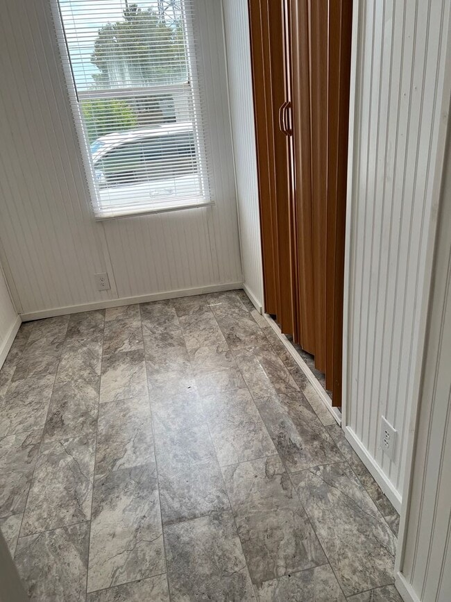 Building Photo - Affordable 2  Bedroom 1 bath  $ 1100 Mary ...