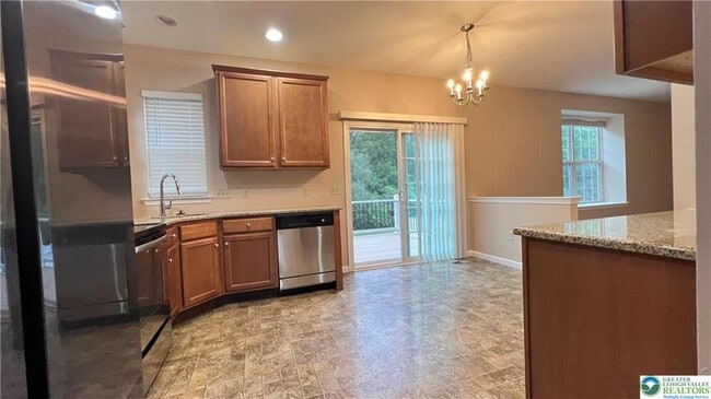 Building Photo - 2288 Creekside Dr