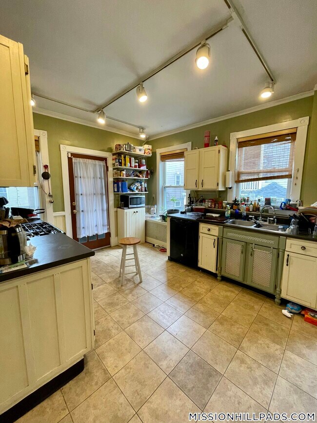 Building Photo - 12 Oswald St