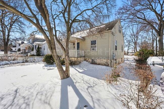 Building Photo - 1404 S Quincy St