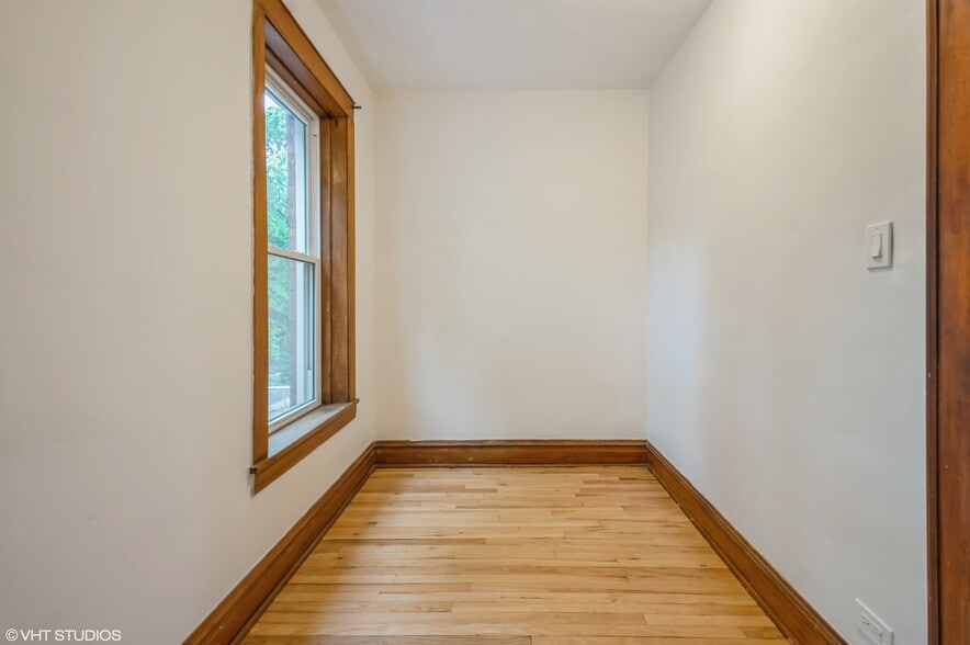 Office - 5138 W Montrose Ave