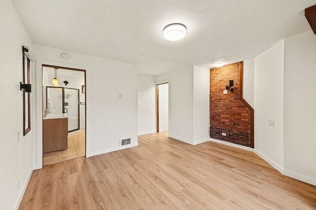 Building Photo - 2658 35th Ave W