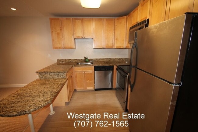 Building Photo - Lovely 1 Bedroom/1 Bathroom West Petaluma ...
