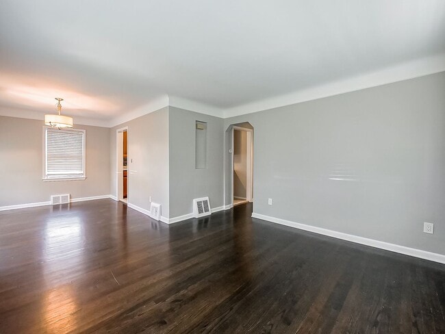 Building Photo - Charming Royal Oak Bungalow Near Downtown!