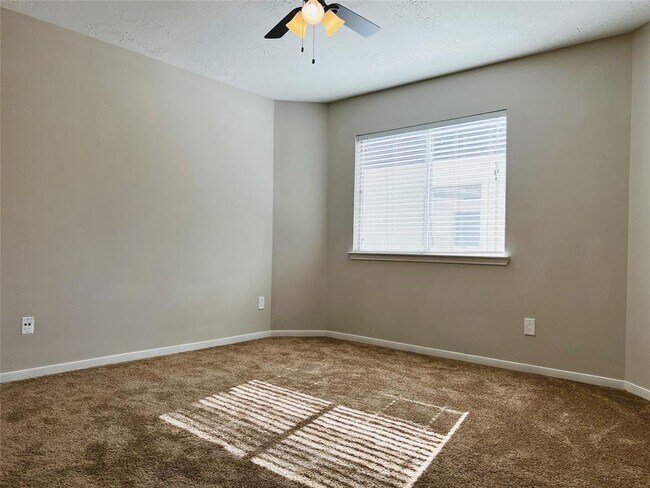 Building Photo - 7415 Hollister Ridge