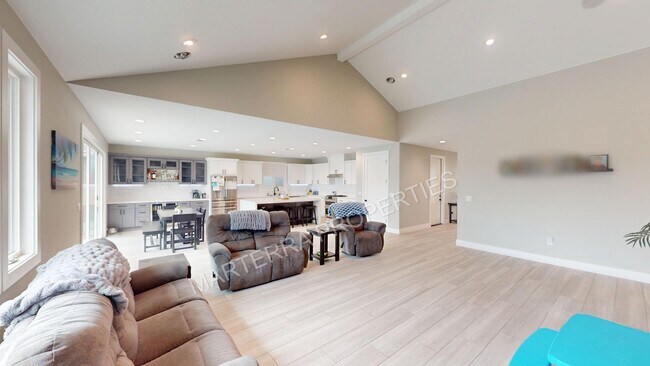 Building Photo - Beautiful 4-Bedroom, 2.5-Bath Home with Po...
