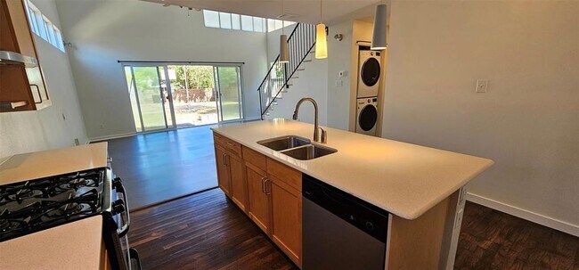 Building Photo - 1408 W 51st St