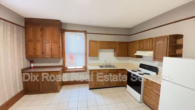 Building Photo - 808 Campbell Ave