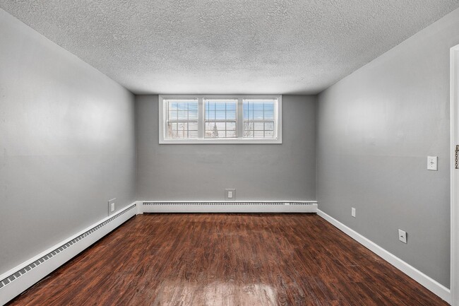 Building Photo - Spacious 1BR/1Bath apartment available Now!
