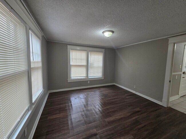 Building Photo - 3554 Faxon Ave