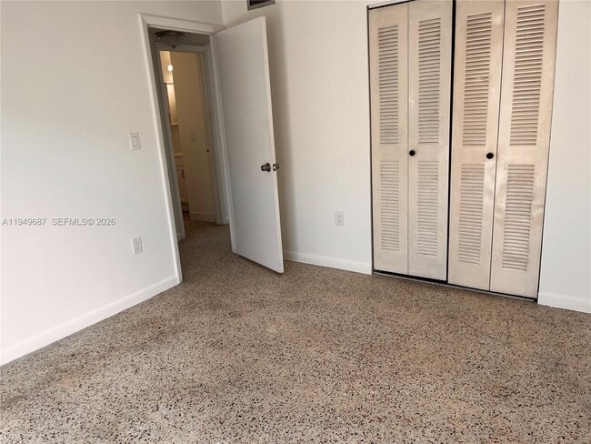 Building Photo - 928 SW 30th Ave