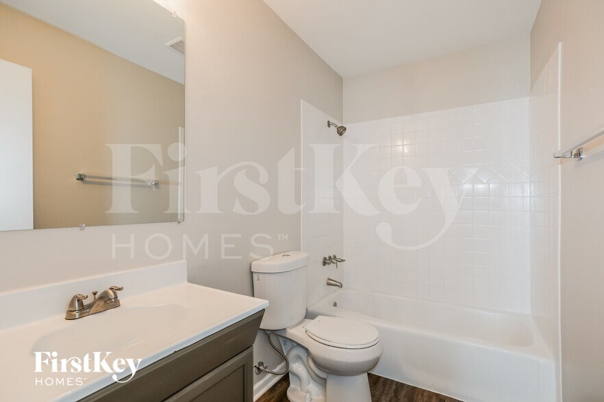 Building Photo - 8418 NW 68th St