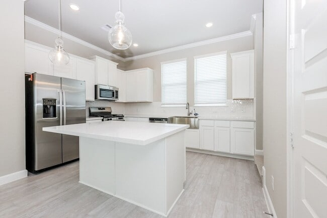 Building Photo - 3018 Olive Hill Dr