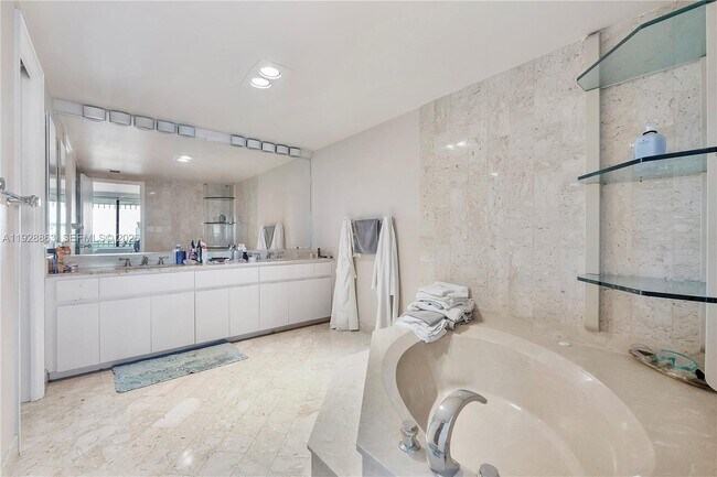 Building Photo - 2 Grove Isle Dr