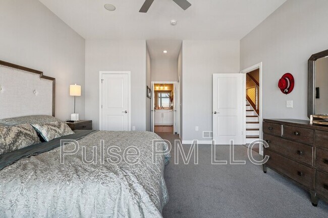 Building Photo - 1226 Grays Peak