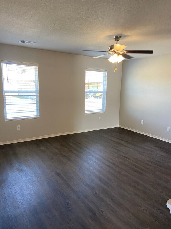 Building Photo - Fairview Haven Preleasing — 3 Bedroom, 2 Bath Home