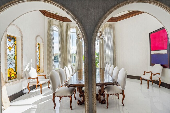 Building Photo - 3100 NE 46th St