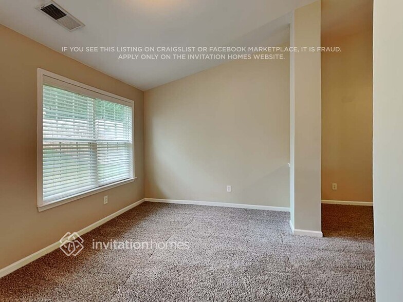 Building Photo - 1029 S Creek Dr