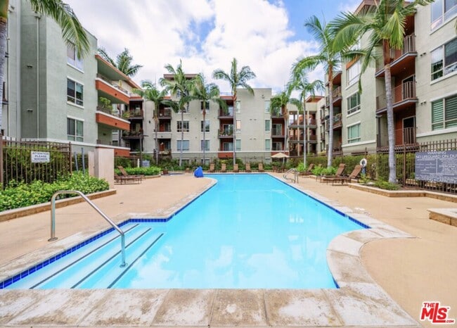 Building Photo - 100 S Alameda St