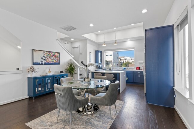 Building Photo - 1925 Shearn St