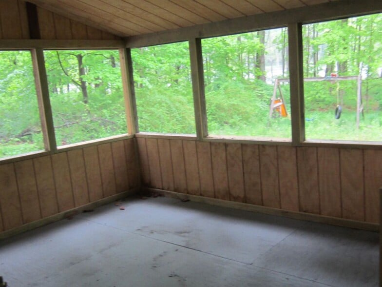 Building Photo - 174 Pattee Hill Rd