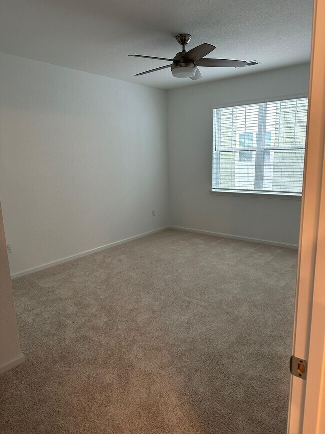 Building Photo - 1733 Dromolin Dr