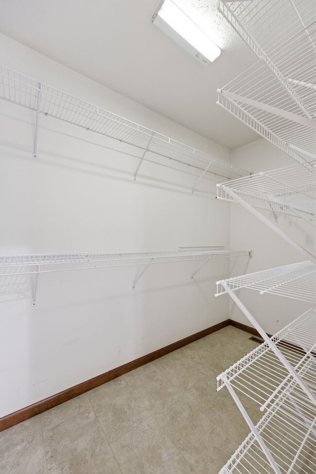 Building Photo - 7666 Windwood Dr