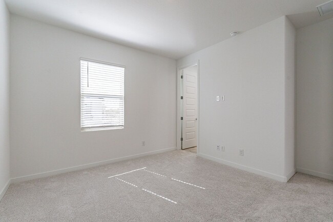 Building Photo - 2024 Luxury Townhome | 2-Car Garage, Quartz Kitchen & Resort Pool