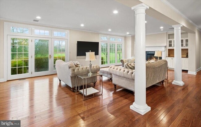 Building Photo - 12 Windermere Way